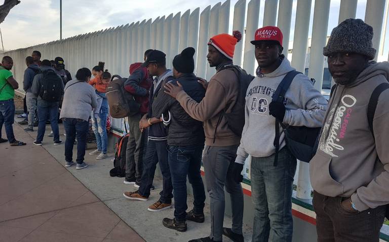 Haitianos muestran camino a seguir a caravana migrante para vivir